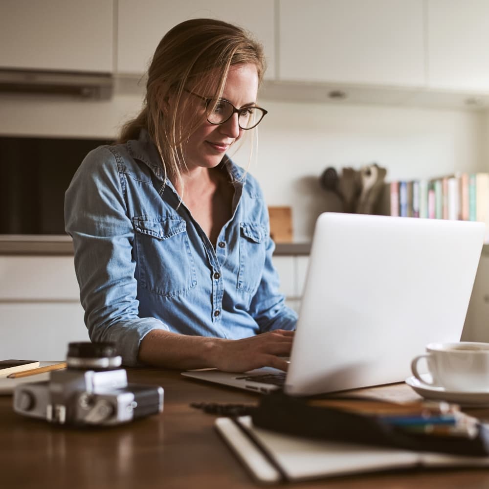 woman in blue shirt working online- virtual internships